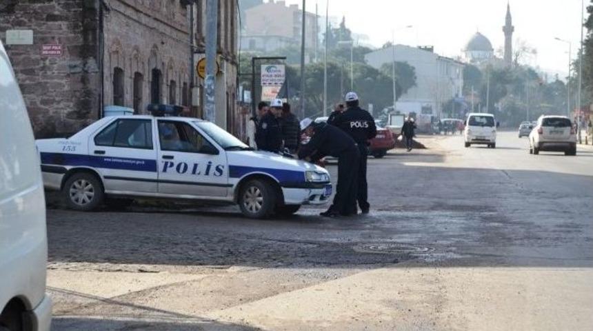 Ayvalık&rsquo;ta Trafik Kazalarına &lsquo;dur&rsquo; Diyebilmek İ&ccedil;in Denetimlerini S&uuml;rd&uuml;r&uuml;yorlar