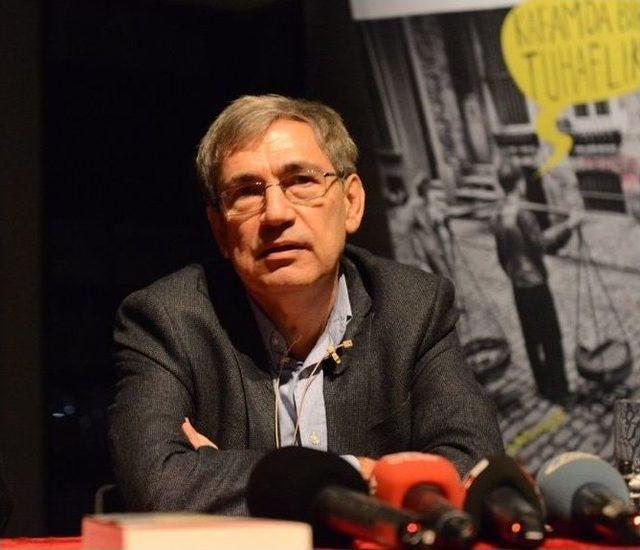 Orhan Pamuk Nilüfer’de Okurlarıyla Buluştu