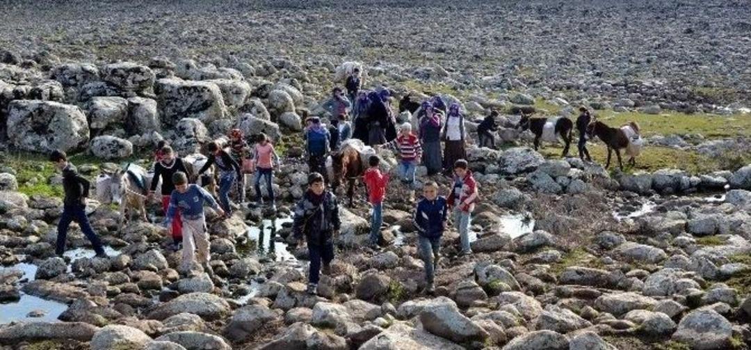 21 Y&uuml;zyılda Eşeklerle Su Taşıyorlar