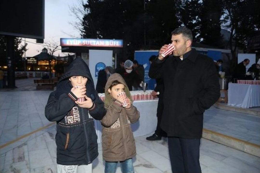Ey&uuml;p Sultan Misafirlerine &Ccedil;orba İkramı
