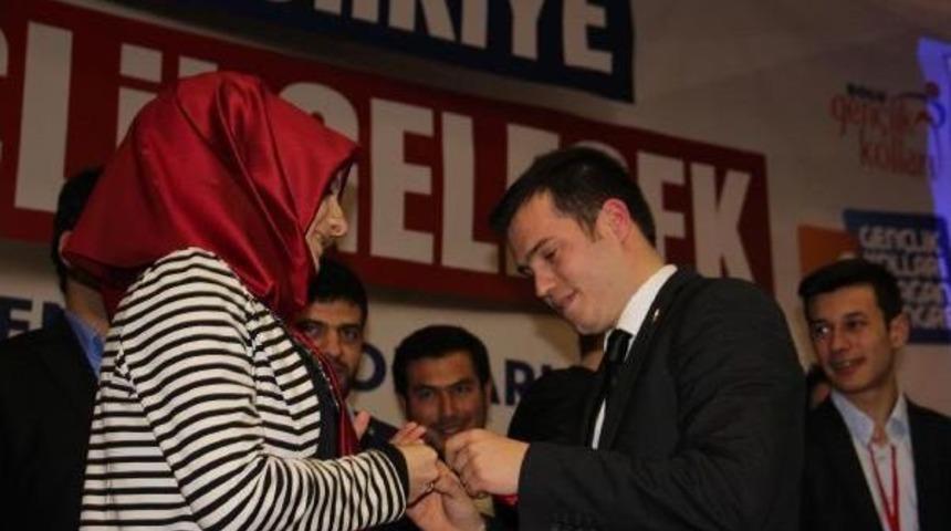 Ak Parti Gen&ccedil;lik Kolları Başkanı Se&ccedil;ildiği Kongrede Evlenme Teklifi De Yaptı