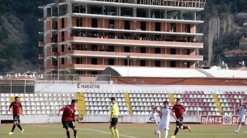 İnşaatı Trib&uuml;ne &Ccedil;evirdiler