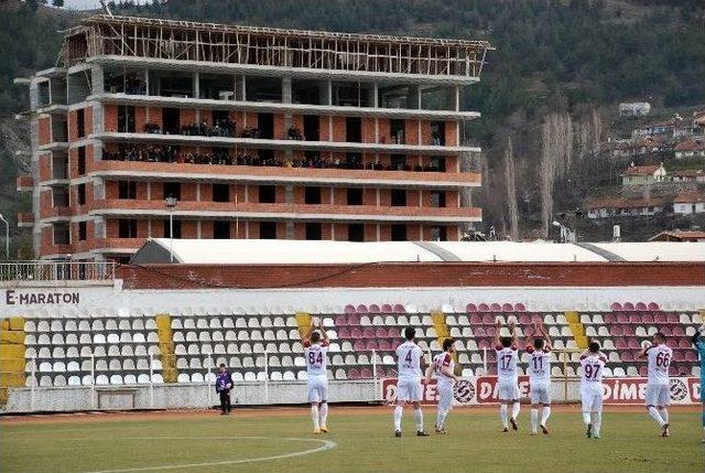 İnşaatı Tribüne Çevirdiler