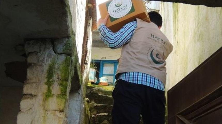 Hayrat Derneğinden İhtiya&ccedil; Sahiplerine Yardım