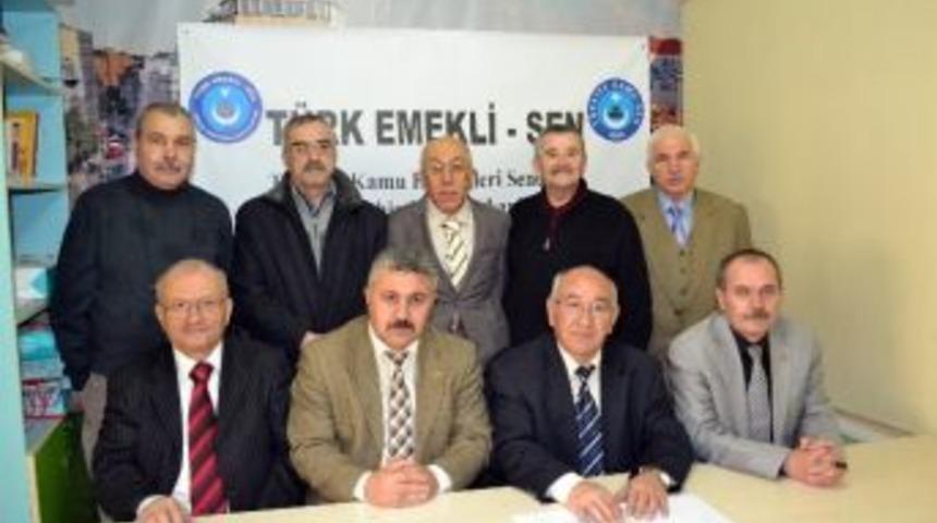 T&uuml;rk Emekli-sen İkramiye Kesintilerine Tepki G&ouml;sterdi