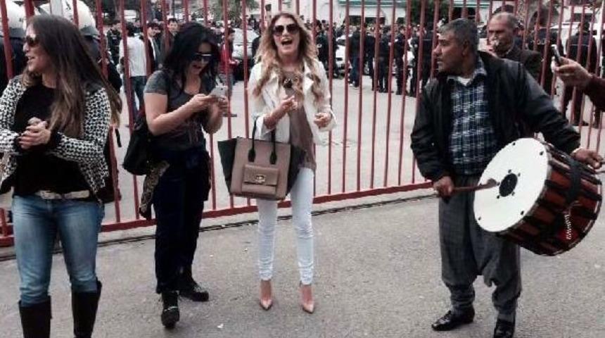 Mersin İdmanyurdu'nda Futbolcu Eşlerinden Davullu Zurnalı Sevinç