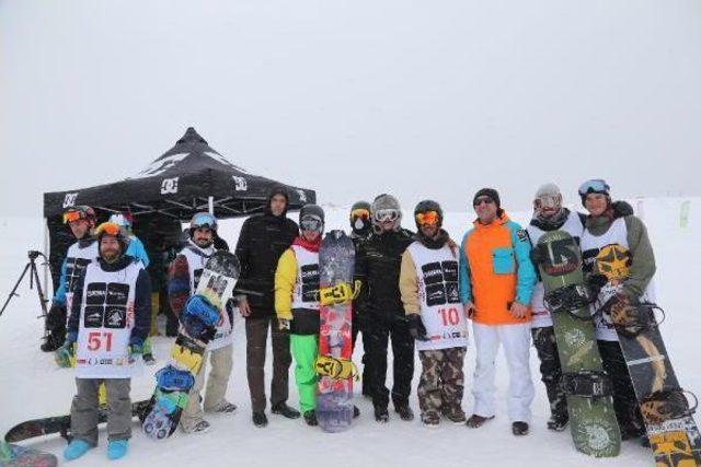 Uludağ Snowboard Şenliği Nefes Kesti