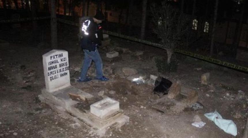 Suriyeli Bebeğin Cesedi Mezarından &Ccedil;ıkarıldı
