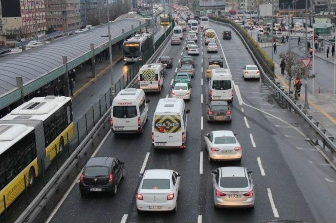 Yarıyıl Tatili Bitti İstanbul Trafiği Fel&ccedil; Oldu