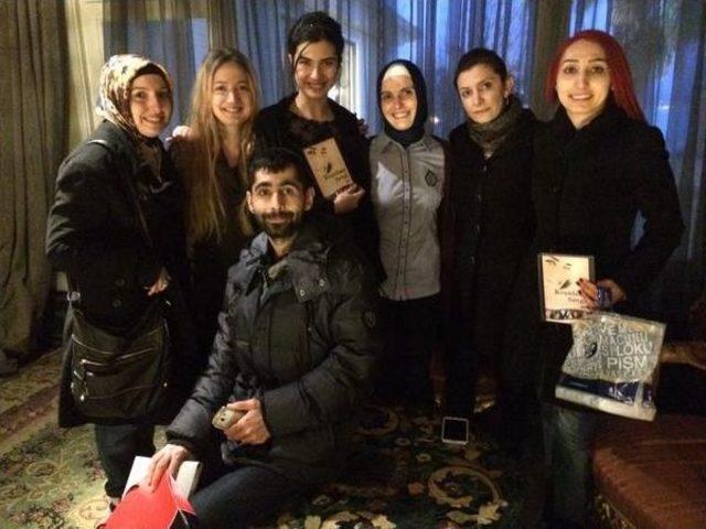 Tuba Büyüküstün Sevgisi, Hayranlarına Kitap Yazdırdı