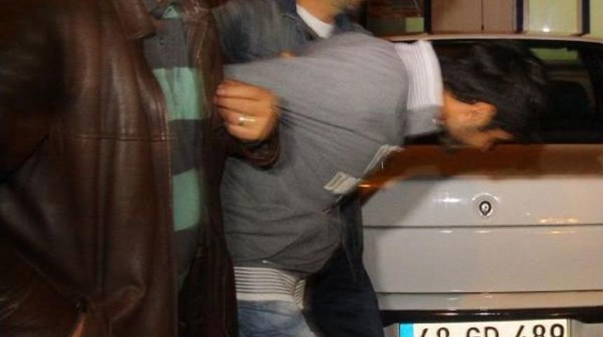 Kayınvalidesini &Ouml;ld&uuml;rd&uuml;, Eşini Yaraladı