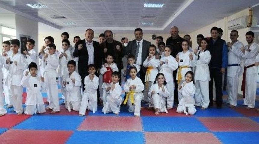 Minikler Kuşak Sınavında Ter D&ouml;kt&uuml;