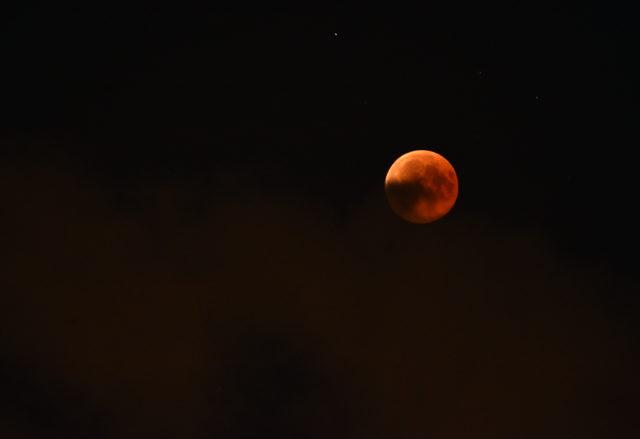 Konya'da 'Kanlı Ay Tutulması' ilgiyle izlendi