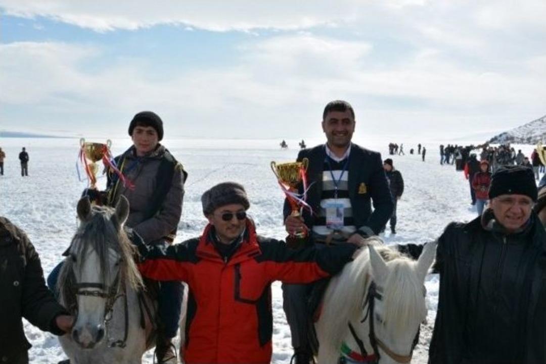 &Ccedil;ıldır G&ouml;l&uuml; Iıı. Altın At Kış Ş&ouml;leninden Renkli G&ouml;r&uuml;nt&uuml;ler