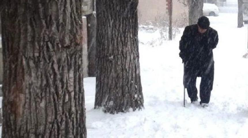 Doğu'ya Kar Yağdı Okullar Tatil Edildi