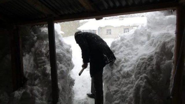 Karlıova'da Okullara 2 Gün Kar Tatili (2)