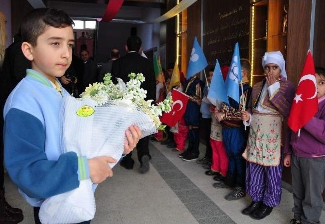 Eskişehir&rsquo;de &Ouml;ğrenciler Derse S&uuml;t İle Başladı