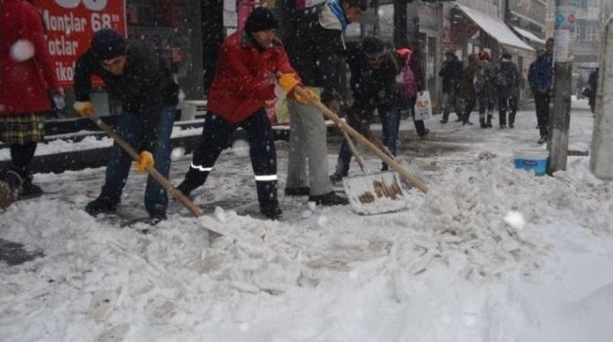 Kars Belediyesi&rsquo;nden Kar Seferberliği
