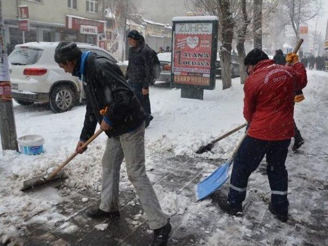 Kars Belediyesi’nden Kar Seferberliği