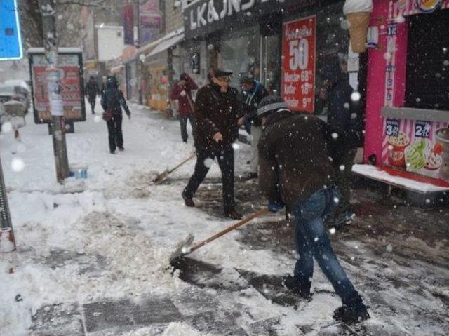 Kars Belediyesi’nden Kar Seferberliği