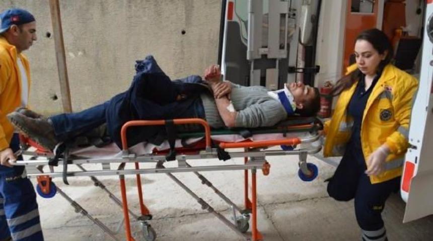 İznik G&ouml;l&uuml; Kıyısında Motosiklet Cipe &Ccedil;arptı: 2 Yaralı