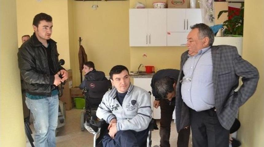 Bir Engelli Daha Sevindi