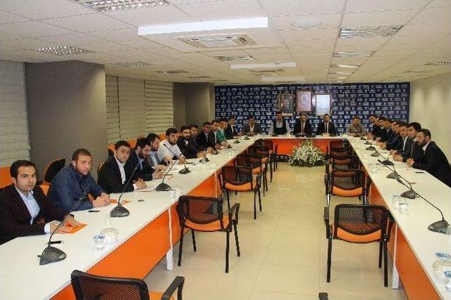 Gen&ccedil;lik Kolları İl&ccedil;e Başkanları Toplantısı 2