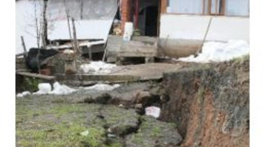 D&uuml;zce&rsquo;de Yağan Kar Sonrası 73 Alanda Heyelan Meydana Geldi