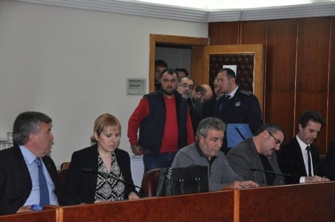 İneg&ouml;l Esnafı Kaldırım Yasağının Yeniden G&ouml;zden Ge&ccedil;irilmesini İstiyor