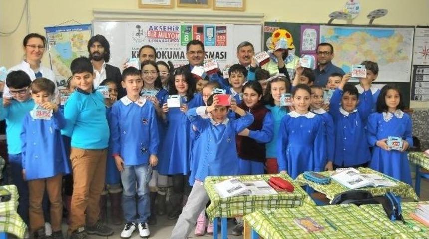 Akşehir&rsquo;de &Ouml;ğrencilere Kitap Kumbarası