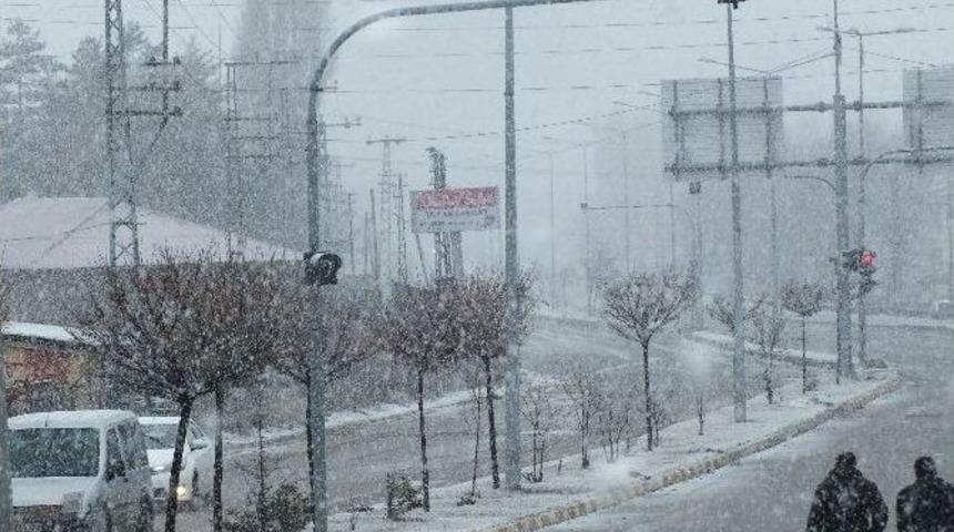 Malazgirt&rsquo;te Yoğun Kar Yağışı