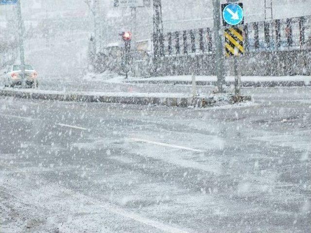 Malazgirt’te Yoğun Kar Yağışı