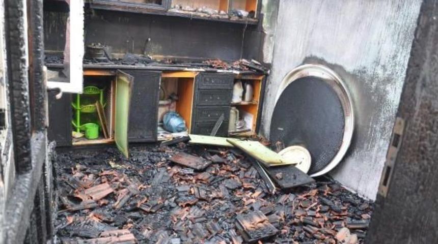 Elektrik Kontağından &Ccedil;ıkan Yangın Evi K&uuml;l Etti