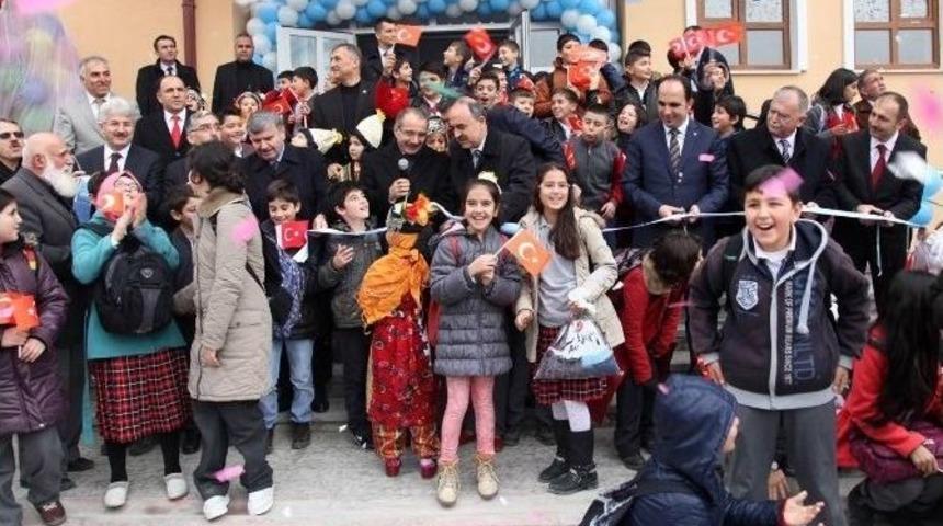 Sel&ccedil;uklu&rsquo;da Eğitime Y&uuml;zde Y&uuml;z Destek