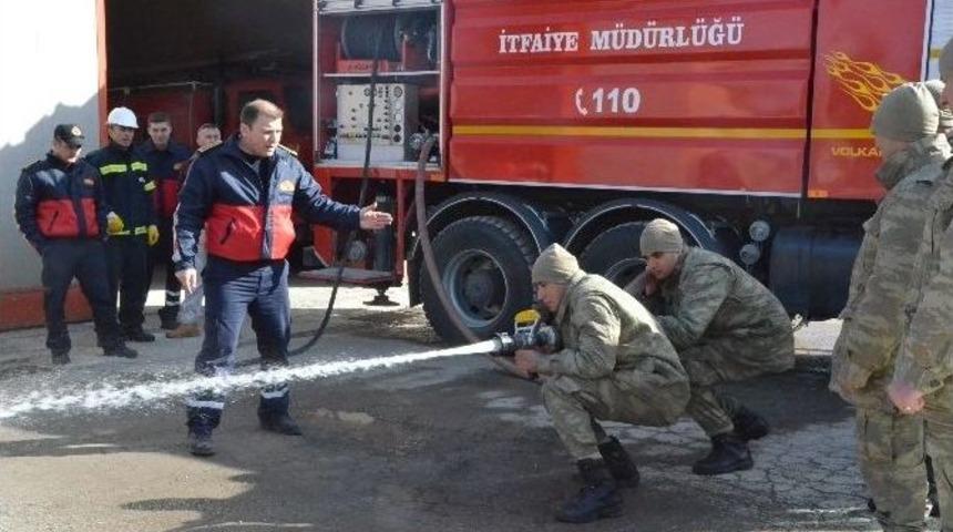 İtfaiyecilerden Askerlere Yangın Eğitimi