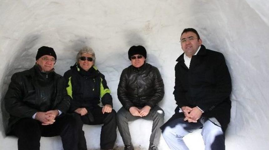 Rekt&ouml;r Prof. Dr. Korkmaz Tarihi Ş&ouml;lende Gazetecilerin Sorularını Yanıtladı