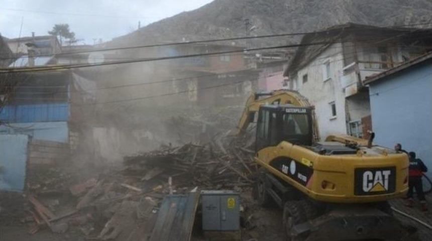 Tokat&rsquo;ta 30 Metruk Bina Yıkılacak