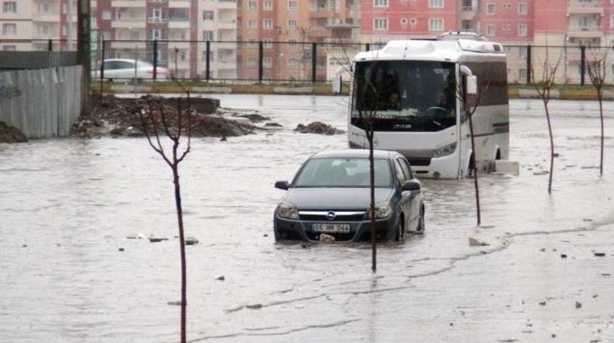Sağanak Yağış Batman&rsquo;ı G&ouml;le &Ccedil;evirdi