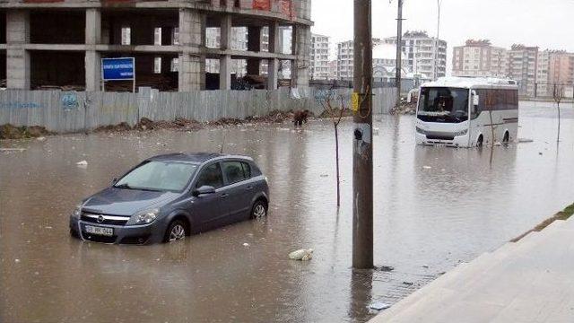 Sağanak Yağış Batman’ı Göle Çevirdi