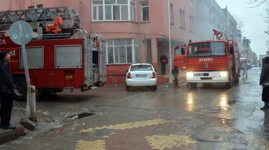 Eski Kahta Adliyesinde Yangın &Ccedil;ıktı