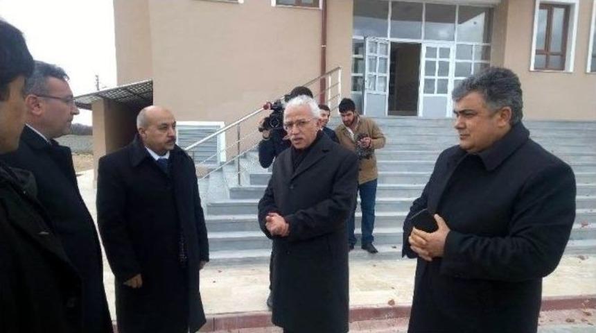 Başkan &Ouml;zg&uuml;ven Mesleki Teknik Anadolu Lisesini İnceledi