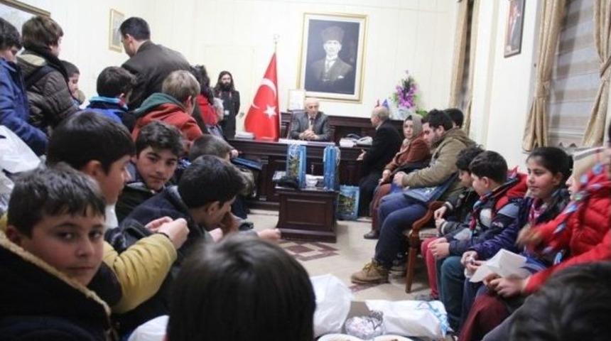 İstanbul&rsquo;dan Gelen &Ouml;ğrenciler Vali Odabaş&rsquo;ı Ziyaret Etti