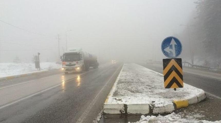Bolu Dağı&rsquo;nda Sis Ve Kar Yağışı Etkili Oluyor