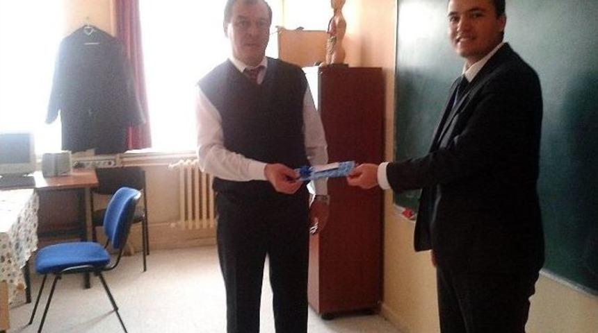 Okul M&uuml;d&uuml;r&uuml;nden &Ouml;ğretmenlerine Anlamlı Hediye