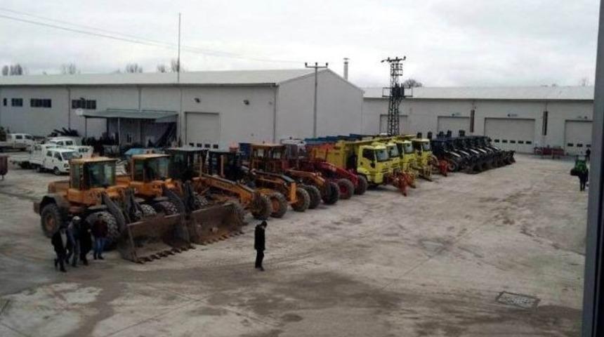 K&uuml;tahya Belediyesi&rsquo;nin Karla M&uuml;cadele Ekipleri G&ouml;reve Hazır