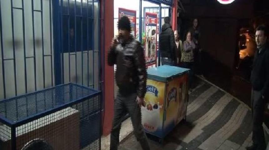 Kar Maskeli Gen&ccedil;, Silahla Market Soydu