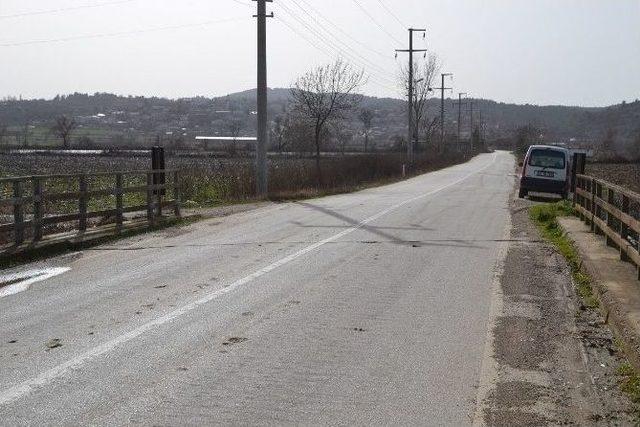 Keşan’da Köy Girişindeki Köprü Tehlike Saçıyor