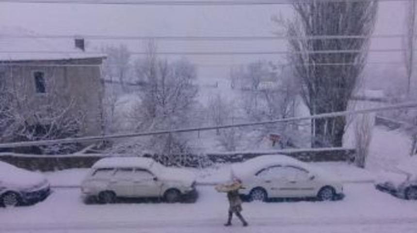 &Ccedil;ameli İl&ccedil;esindeki Okullar Kar Yağışı Nedeniyle Tatil Edildi