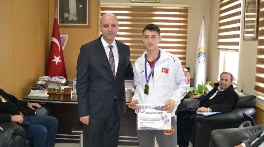 Muhammed Hamdi Yıldırım &Uuml;mitler T&uuml;rkiye Şampiyonasında Birinci Oldu