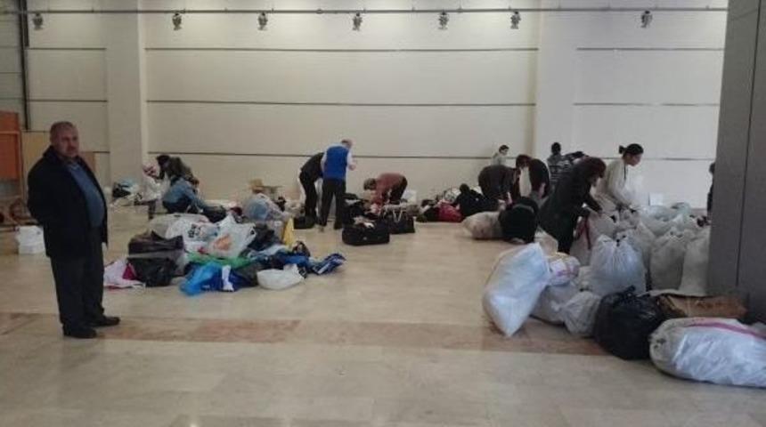 İzmir'den Suru&ccedil;'a Bir Yardım Tır'ı Daha Yola &Ccedil;ıktı